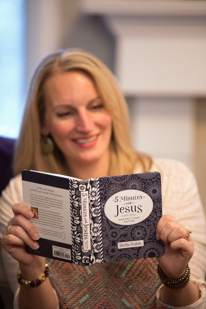 5 Minutes with Jesus: Quick Daily Devotions for Busy Lives (A 50-Day Devotional)