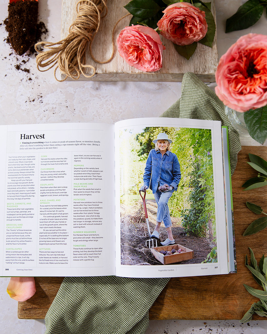 Martha Stewart's Gardening Handbook: The Essential Guide to Designing, Planting, and Growing