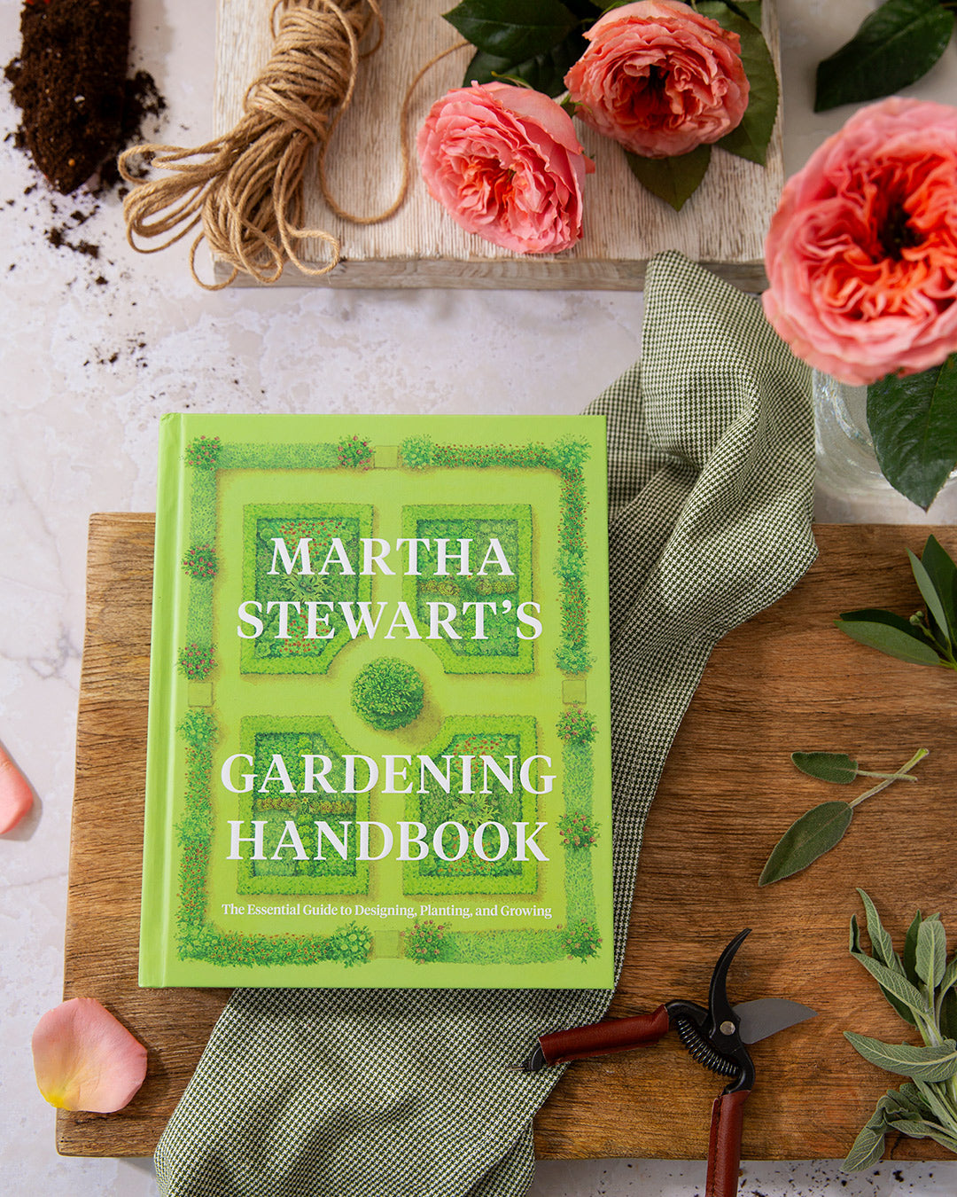 Martha Stewart's Gardening Handbook: The Essential Guide to Designing, Planting, and Growing