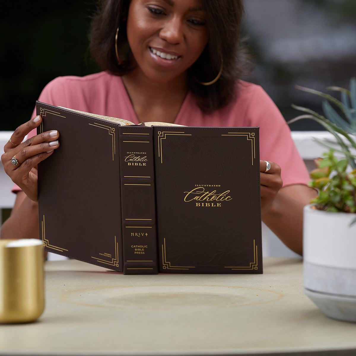 NRSVCE, Illustrated Catholic Bible, Comfort Print: Holy Bible