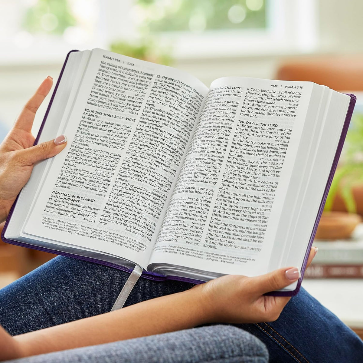 KJV Giant Print End-of-Verse Reference Bible, Red Letter, Comfort Print