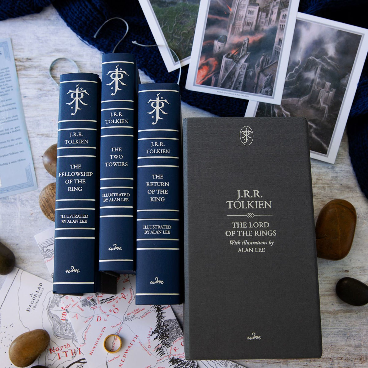 The Lord of the Rings Deluxe Illustrated Box Set: The Fellowship of the Ring / The Two Towers / The Return of the King