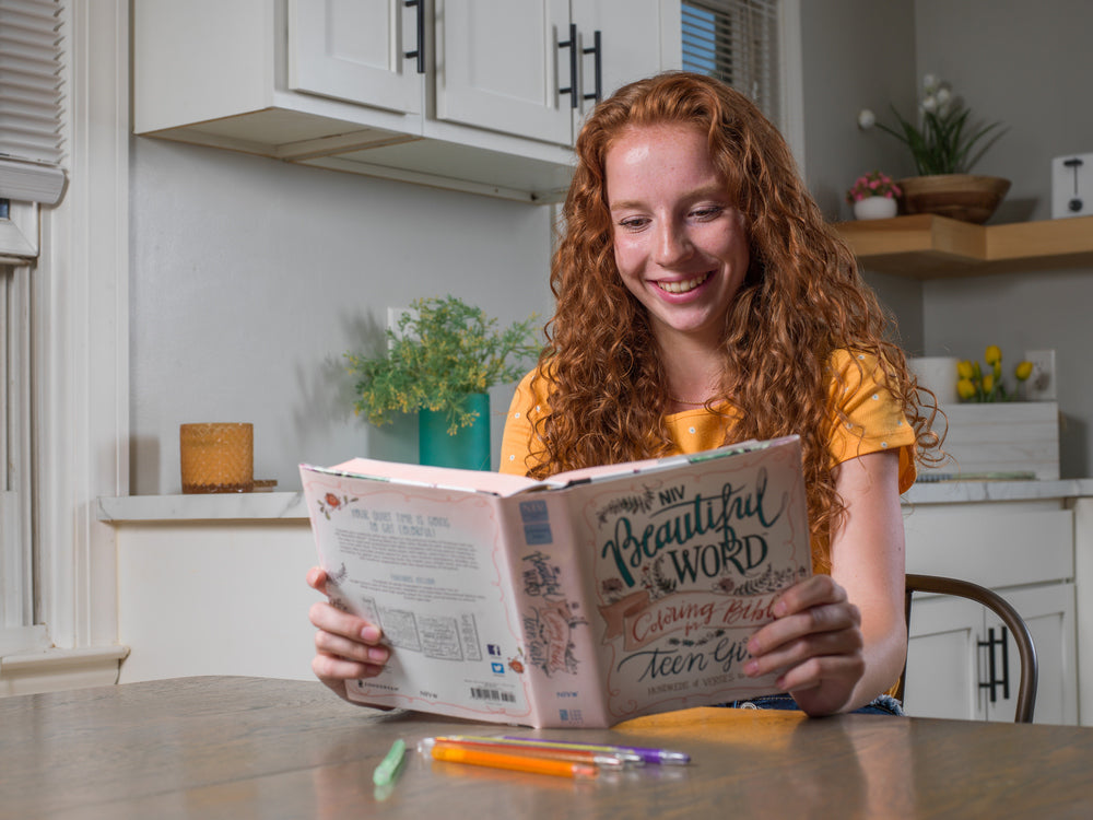 NIV, Beautiful Word Coloring Bible for Teen Girls: Hundreds of Verses to Color