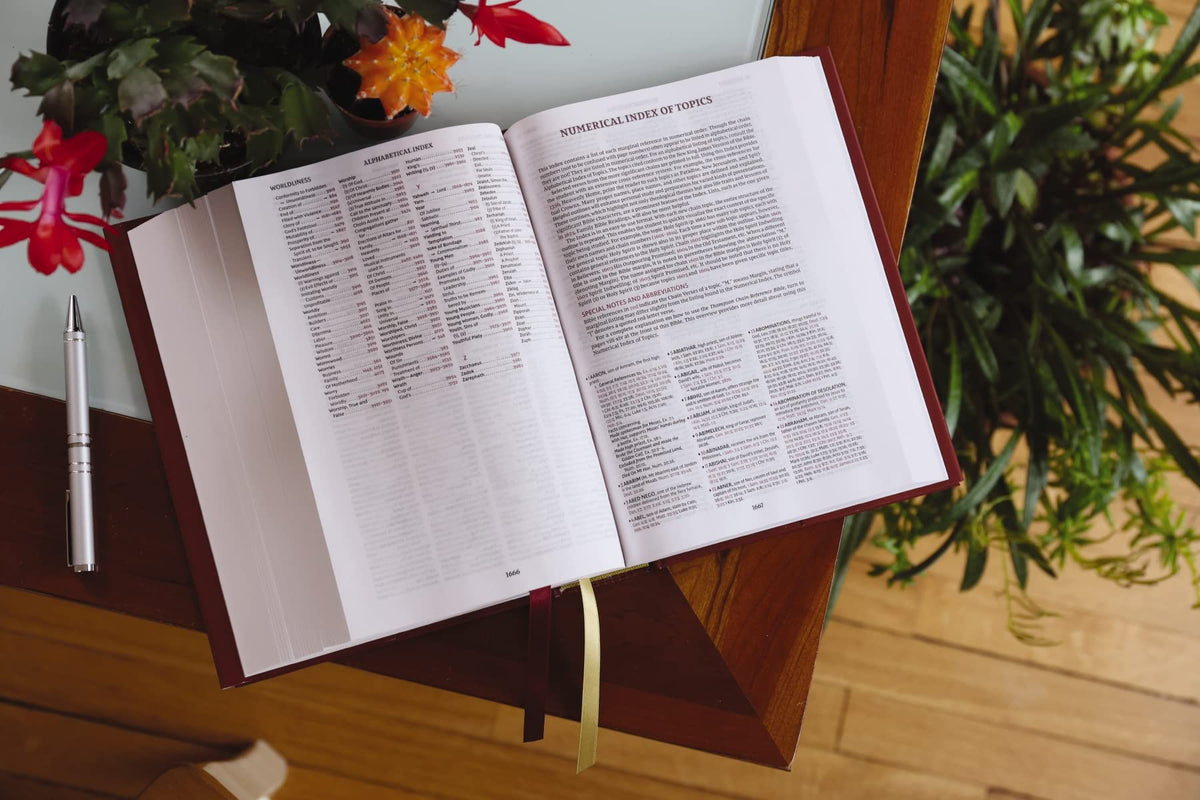 NKJV, Thompson Chain-Reference Bible, Red Letter, Comfort Print