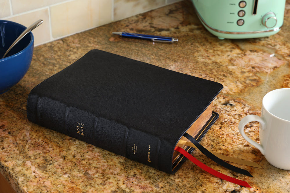 NKJV, Thompson Chain-Reference Bible, Premium Goatskin Leather, Black, Premier Collection, Black Letter, Art Gilded Edges, Comfort Print