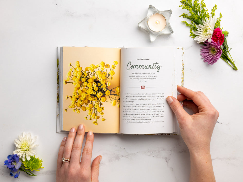 A Savior Is Risen: An Easter Devotional (40 Daily Devotions for Lent) – The Perfect Christian Gift for Lent and Easter