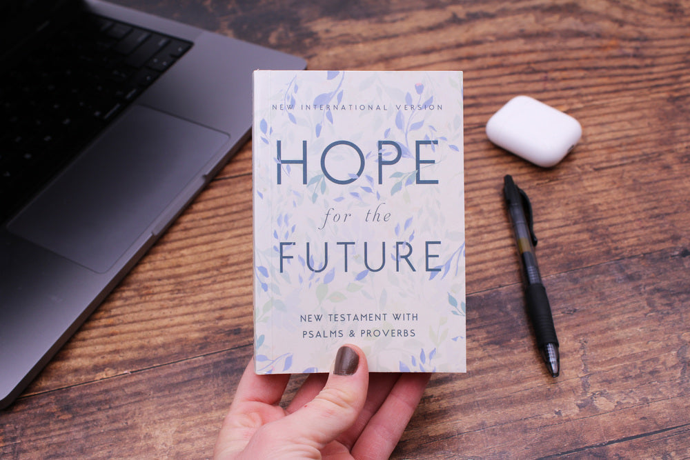 NIV, Hope for the Future New Testament with Psalms and Proverbs, Pocket-Sized, Paperback, Comfort Print: Help and Encouragement When Experiencing an Unplanned Pregnancy