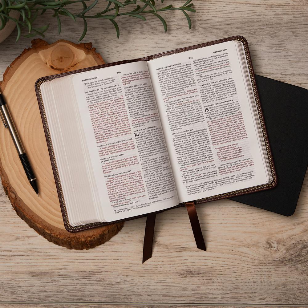 NKJV, Value Thinline Bible, Compact, Red Letter Edition, Comfort Print: Holy Bible, New King James Version