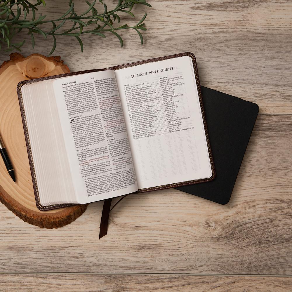 NKJV, Value Thinline Bible, Compact, Red Letter Edition, Comfort Print: Holy Bible, New King James Version