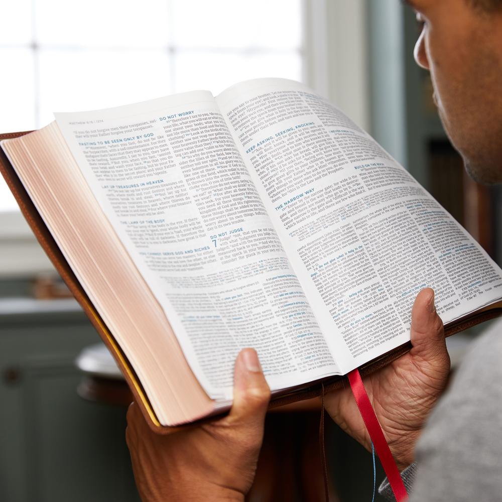 NKJV, MacArthur Study Bible, 2nd Edition, Comfort Print: Unleashing God's Truth One Verse at a Time (Holy Bible, New King James Version)
