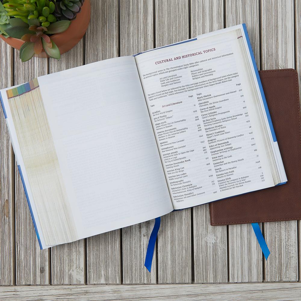NIV, Chronological Study Bible, Comfort Print: Holy Bible, New International Version
