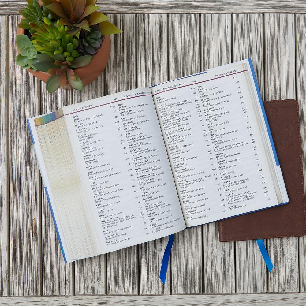 NIV, Chronological Study Bible, Comfort Print: Holy Bible, New International Version