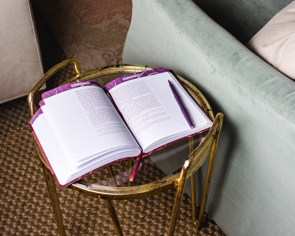 Jesus Always Note-Taking Edition, Leathersoft, Burgundy, with Full Scriptures: Embracing Joy in His Presence (A 365-Day Devotional)