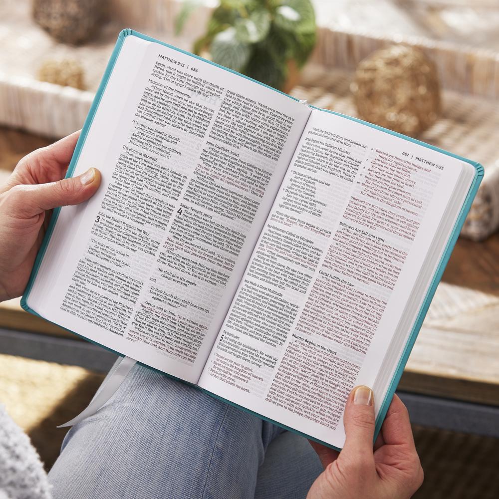 NKJV Holy Bible, Value Ultra Thinline, Red Letter, Comfort Print