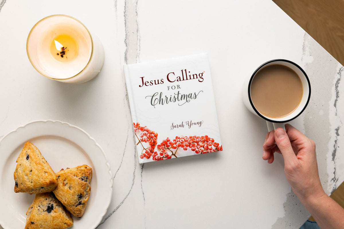 Jesus Calling for Christmas, Padded Hardcover, with Full Scriptures: Seasonal Devotions for Christmas (A 50-Day Devotional) – The Perfect Christian Gift for Advent and the Holiday Season