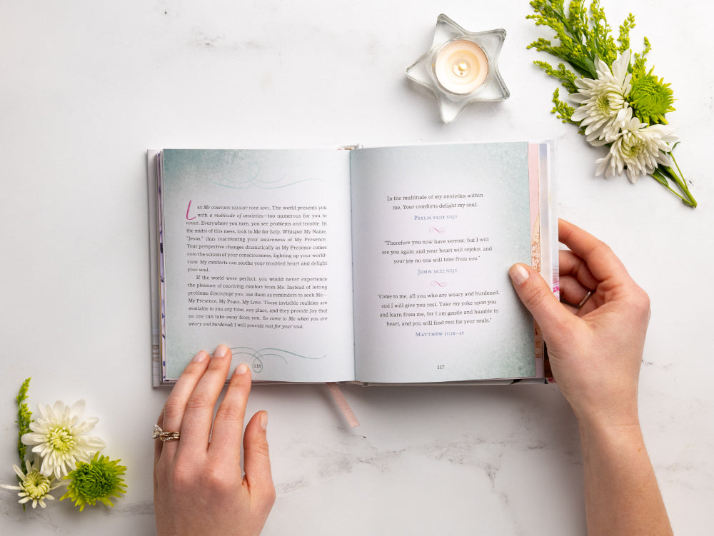 Jesus Calling for Moms, Padded Hardcover, with Full Scriptures: Devotions for Strength, Comfort, and Encouragement (A 50-Day Devotional)