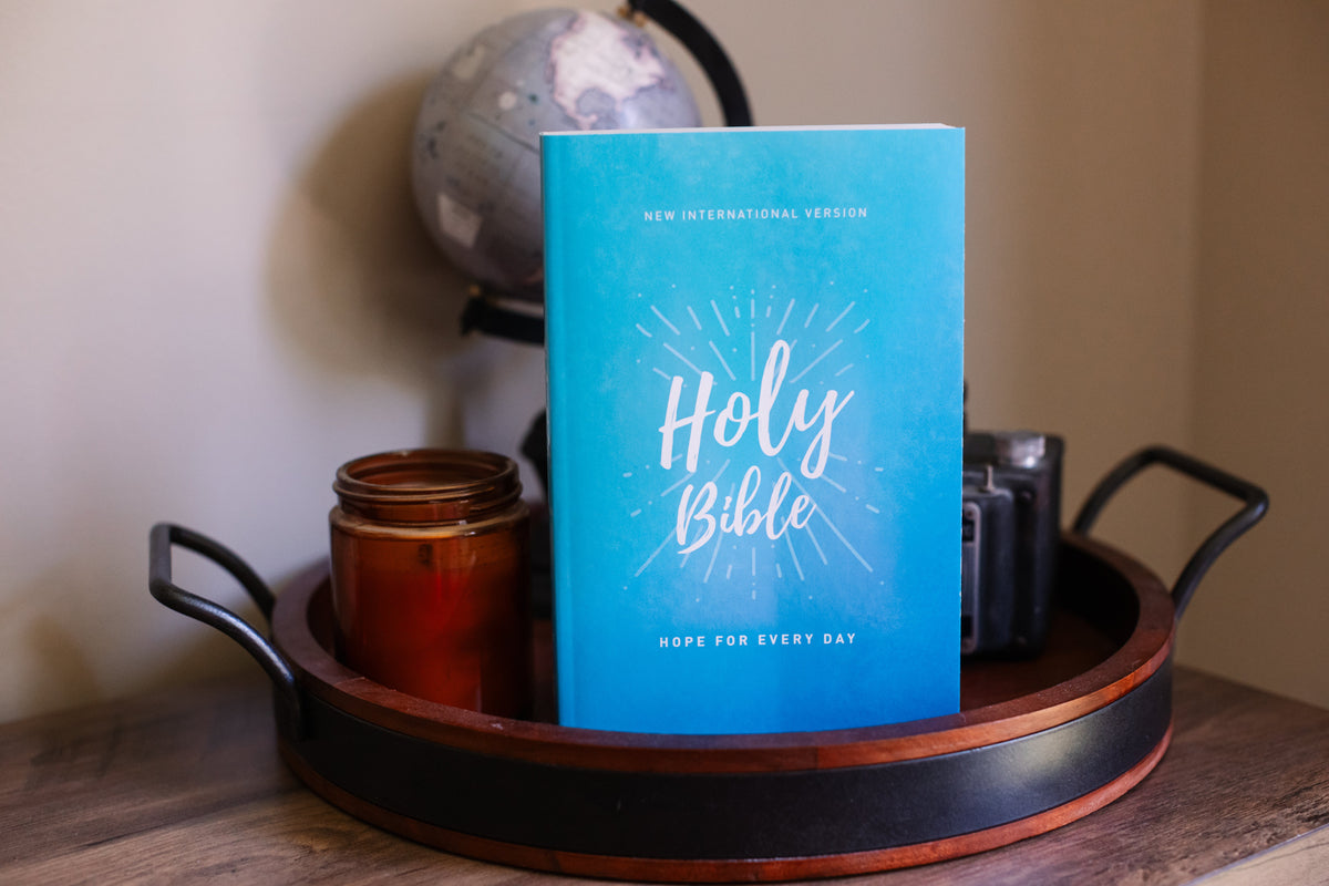 NIV, Holy Bible, Economy Edition, Paperback, Comfort Print: (Affordable and Easy-to-Read Text Bible with Reading Plans)