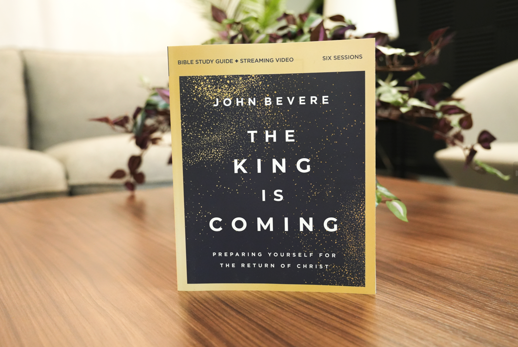 The King Is Coming Bible Study Guide plus Streaming Video: It's Time to Prepare for the Return of Christ