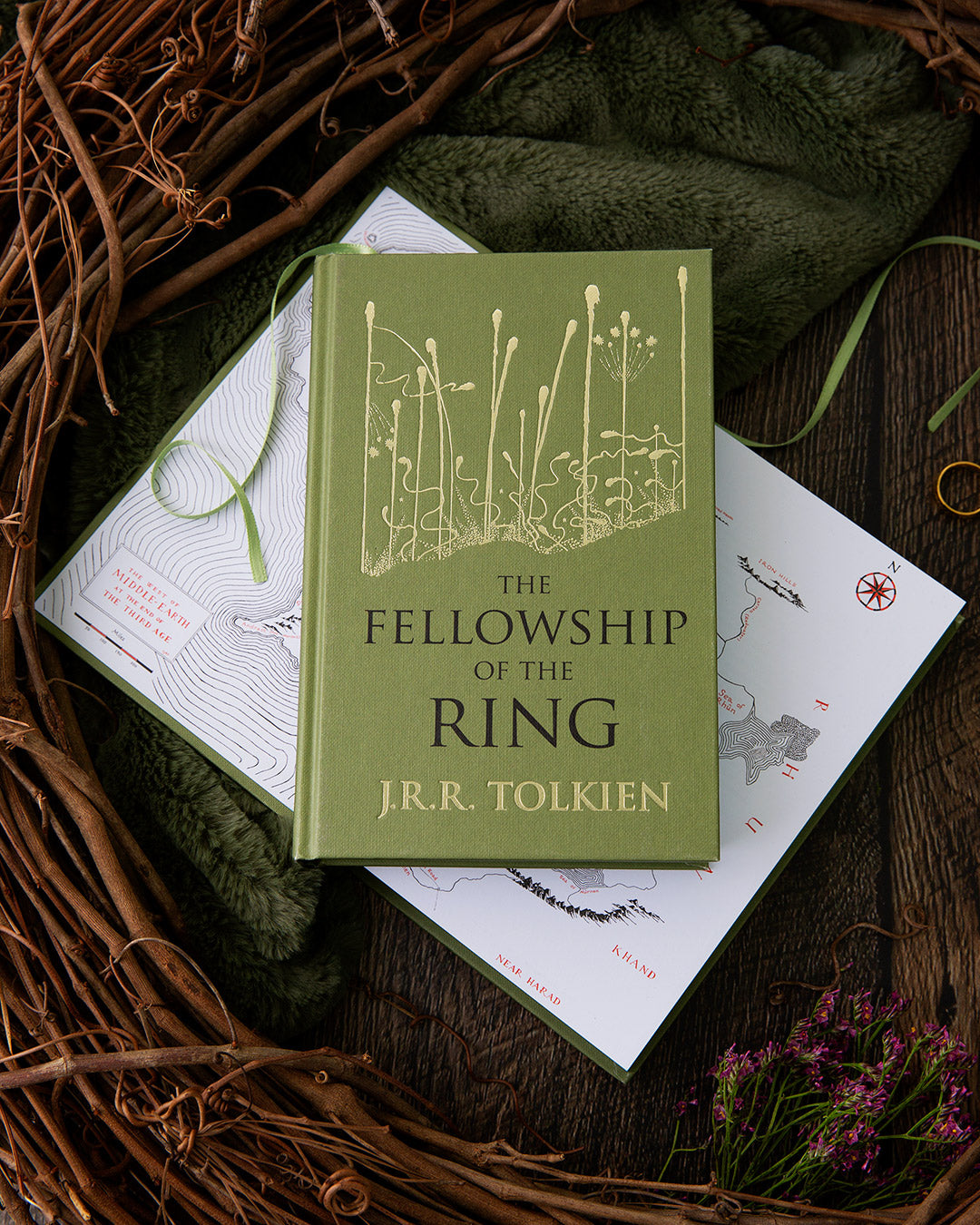 The Lord of the Rings Collector’s Edition Box Set: Includes The Fellowship of the Ring, The Two Towers, and The Return of the King