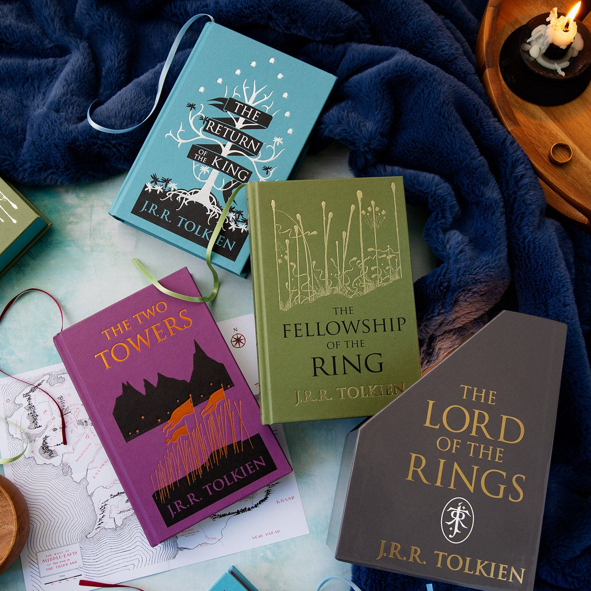 The Lord of the Rings Collector’s Edition Box Set: Includes The Fellowship of the Ring, The Two Towers, and The Return of the King