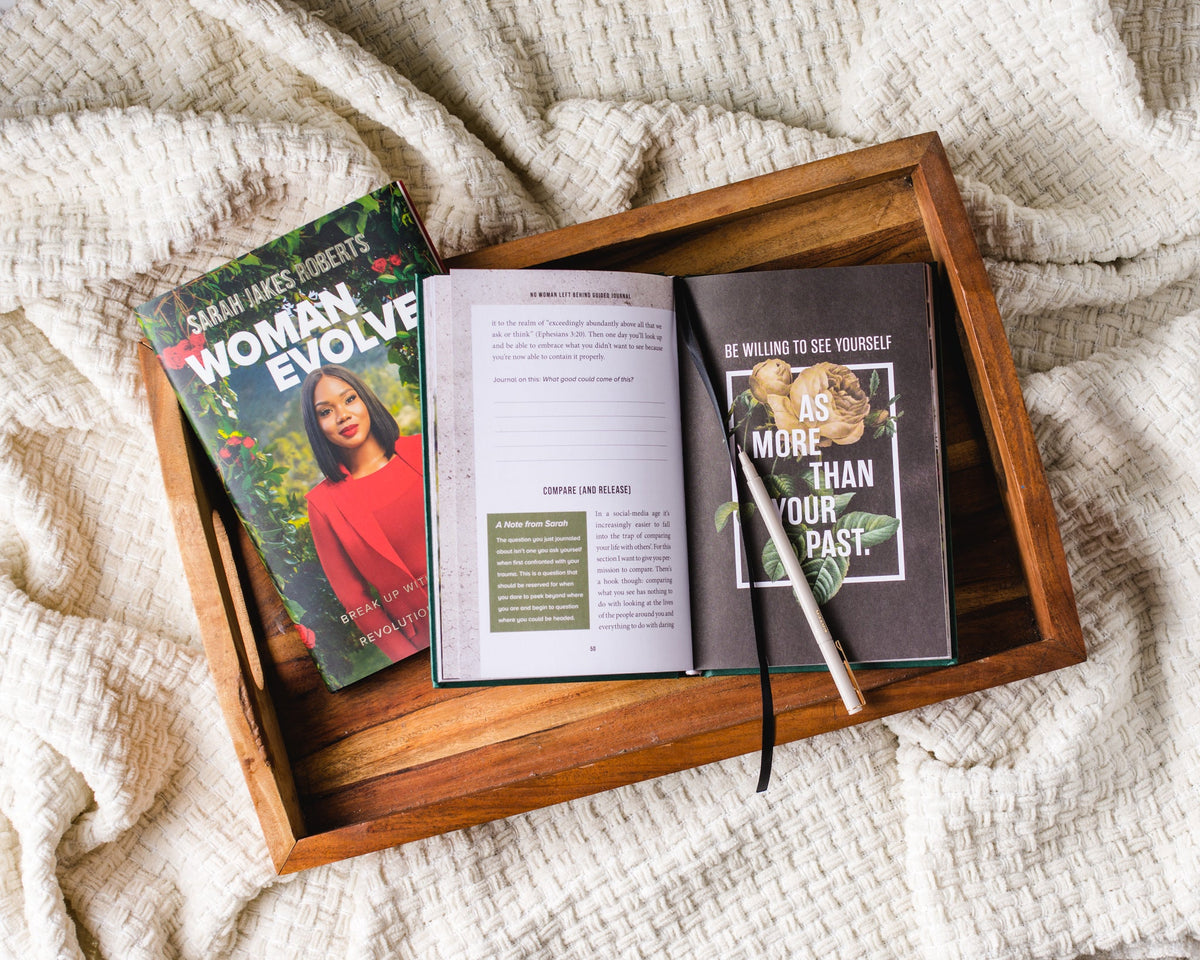 No Woman Left Behind Guided Journal: A Journey to Breaking Up with Your Fears and Revolutionizing Your Life (A Woman Evolve Experience)