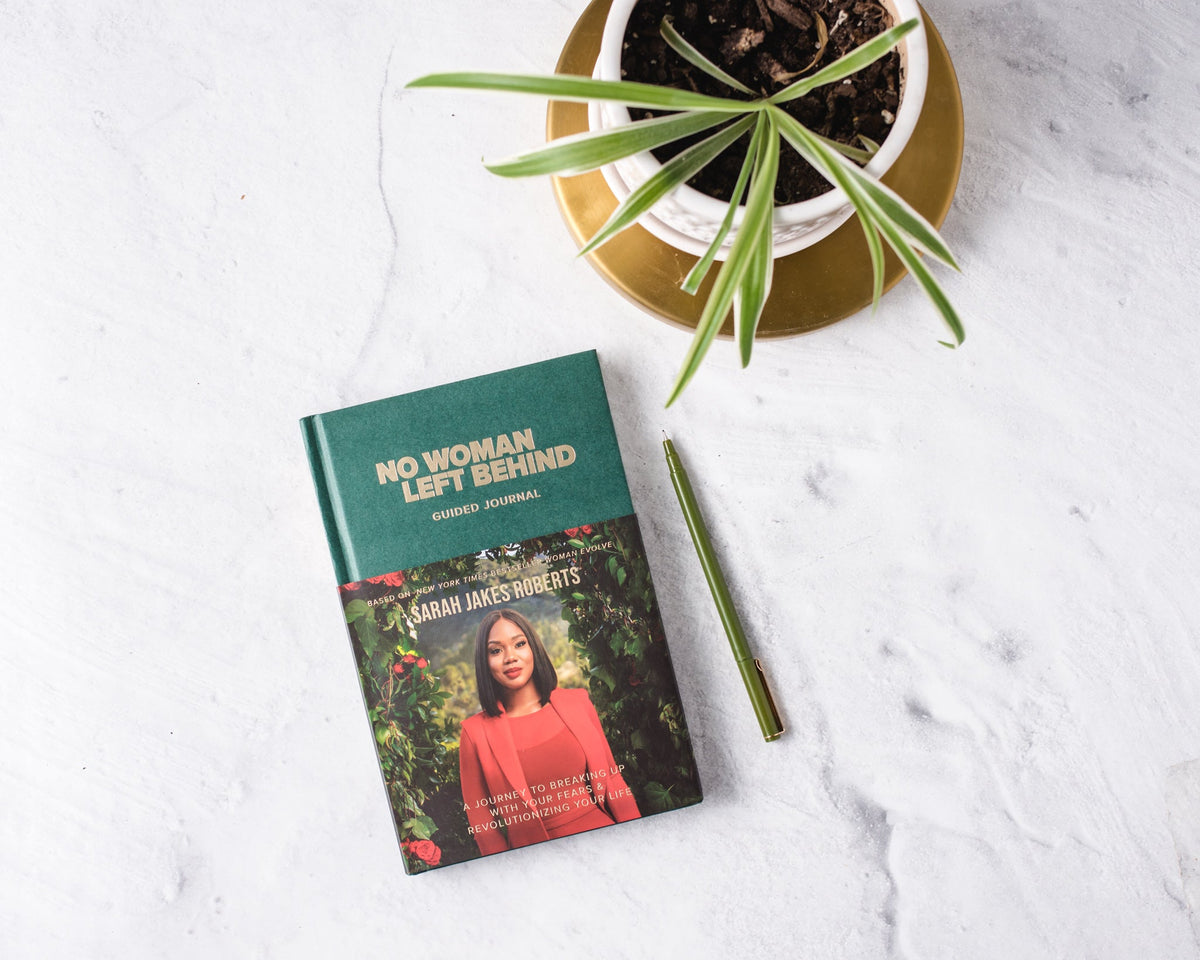 No Woman Left Behind Guided Journal: A Journey to Breaking Up with Your Fears and Revolutionizing Your Life (A Woman Evolve Experience)