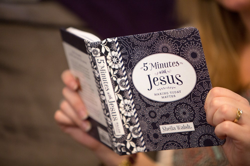 5 Minutes with Jesus: Quick Daily Devotions for Busy Lives (A 50-Day Devotional)