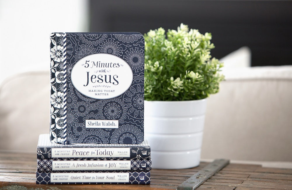 5 Minutes with Jesus: Quick Daily Devotions for Busy Lives (A 50-Day Devotional)