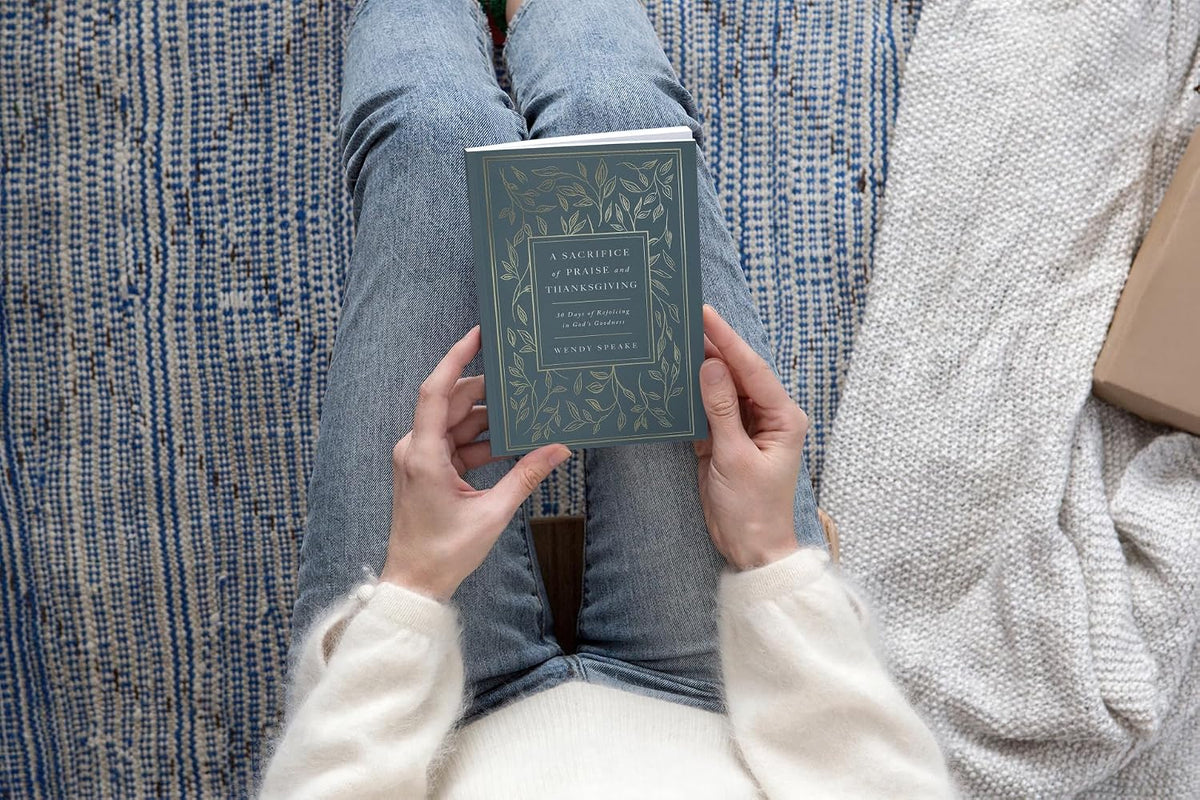 A Sacrifice of Praise and Thanksgiving: 30 Days of Rejoicing in God’s Goodness