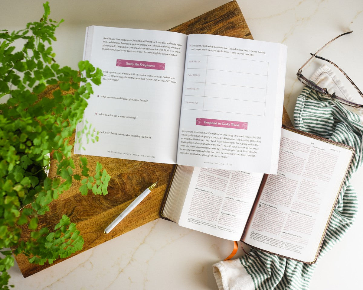 A Woman's Guide to Praying the Scriptures: Prayers for Every Day and Every Need (A Prayer Bible Study)
