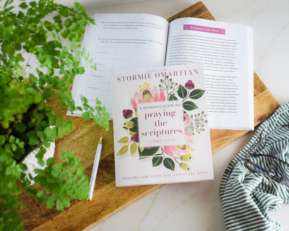 A Woman's Guide to Praying the Scriptures: Prayers for Every Day and Every Need (A Prayer Bible Study)
