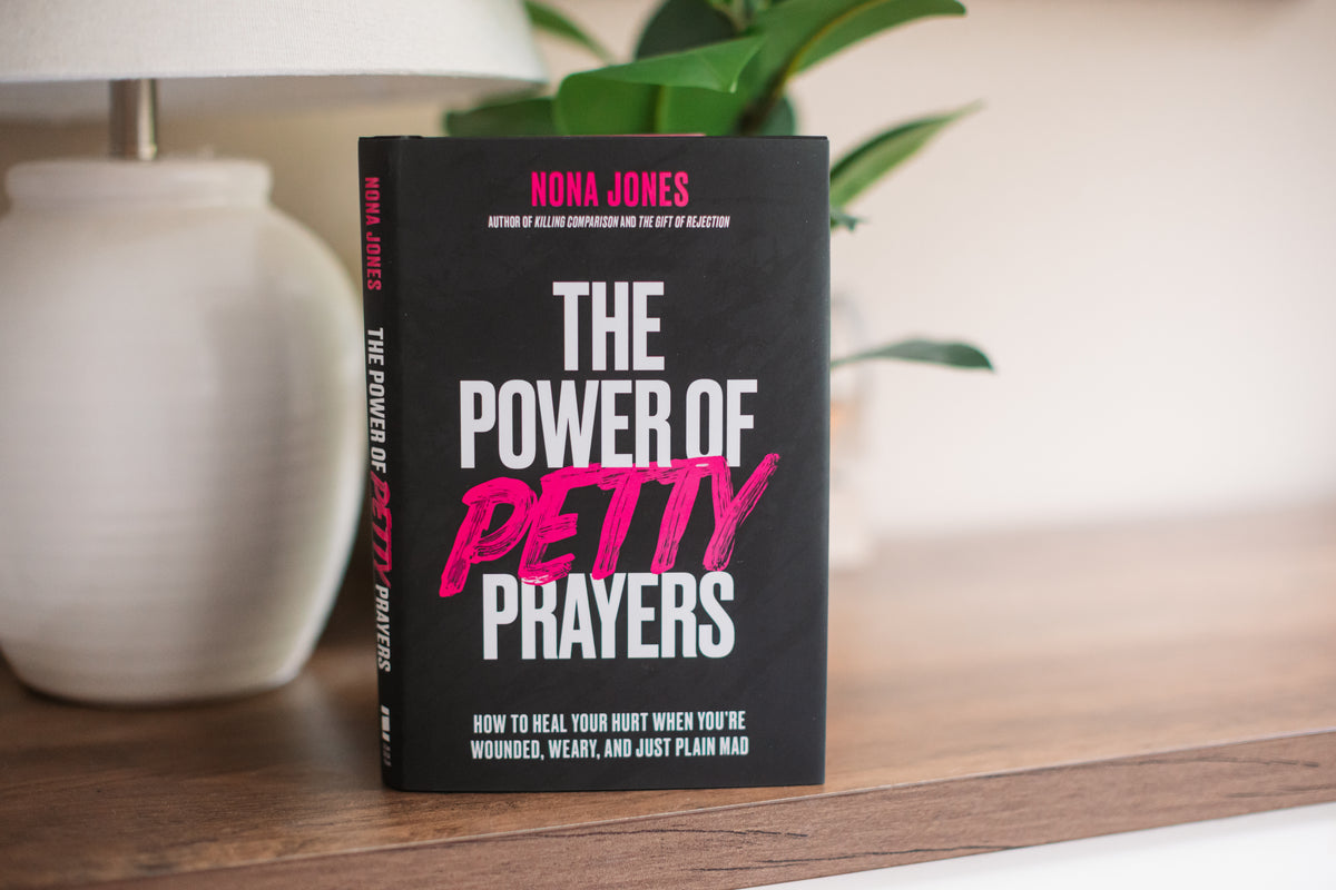 The Power of Petty Prayers: How to Heal Your Hurt When You're Wounded, Weary, and Just Plain Mad