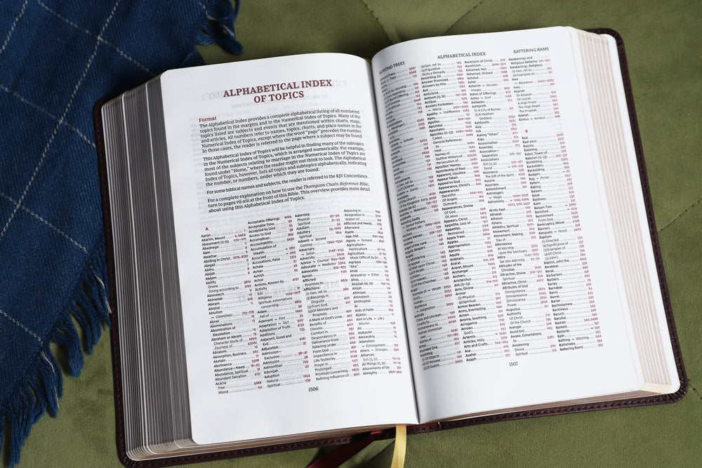 KJV, Thompson Chain-Reference Bible, Handy Size, Red Letter, Comfort Print
