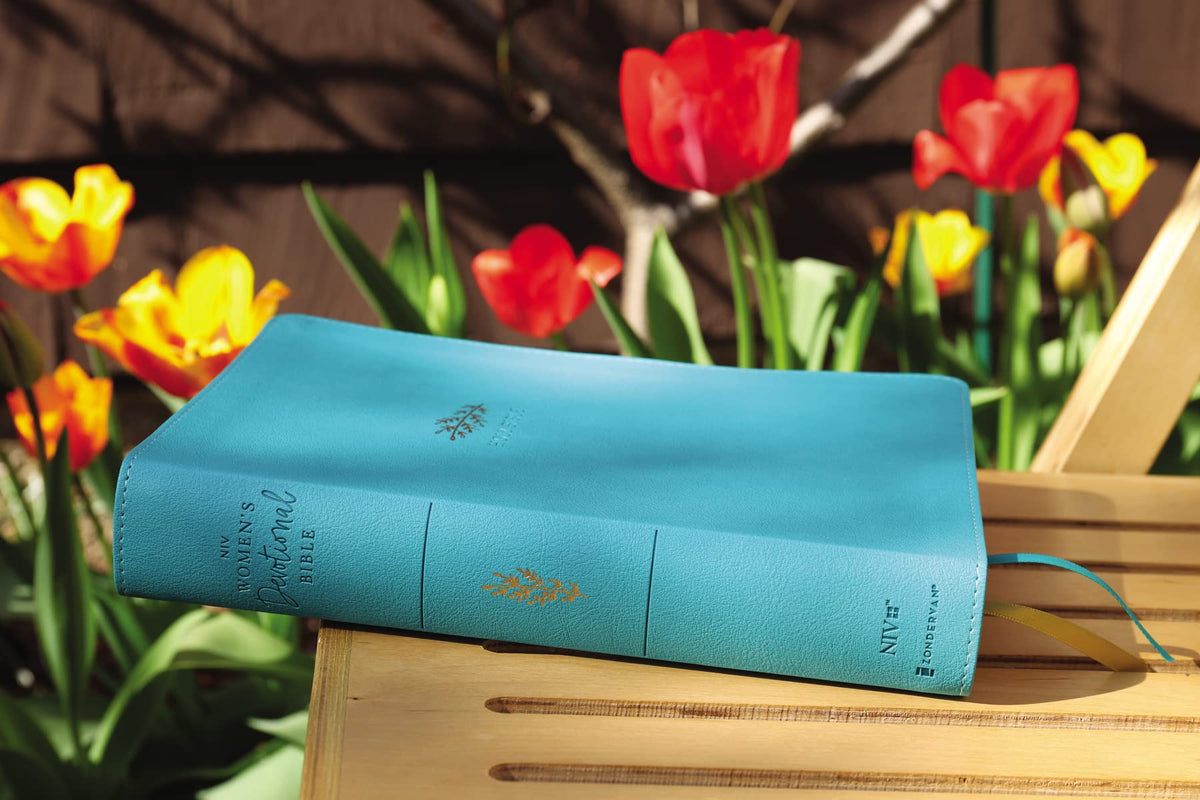 NIV, Women's Devotional Bible (By Women, for Women), Large Print, Leathersoft, Teal, Comfort Print