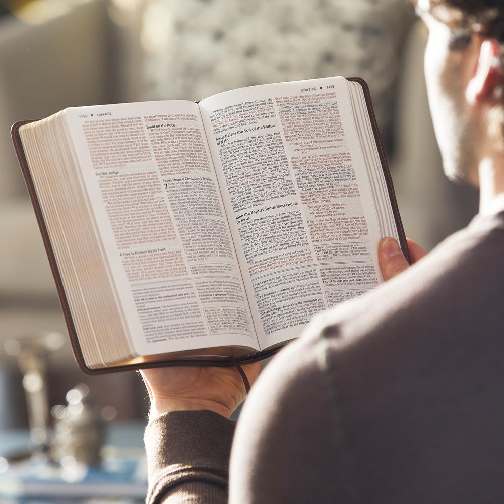 NKJV, Foundation Study Bible, Red Letter Edition: Holy Bible, New King James Version