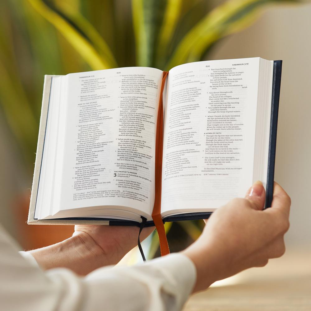 NKJV, Value Thinline Bible, Compact, Red Letter Edition, Comfort Print: Holy Bible, New King James Version