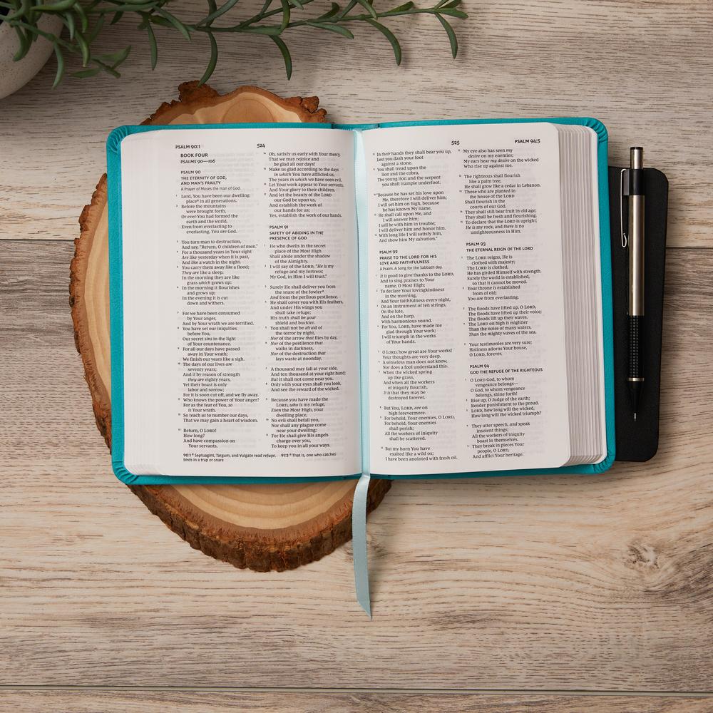 NKJV, Value Thinline Bible, Compact, Red Letter Edition, Comfort Print: Holy Bible, New King James Version