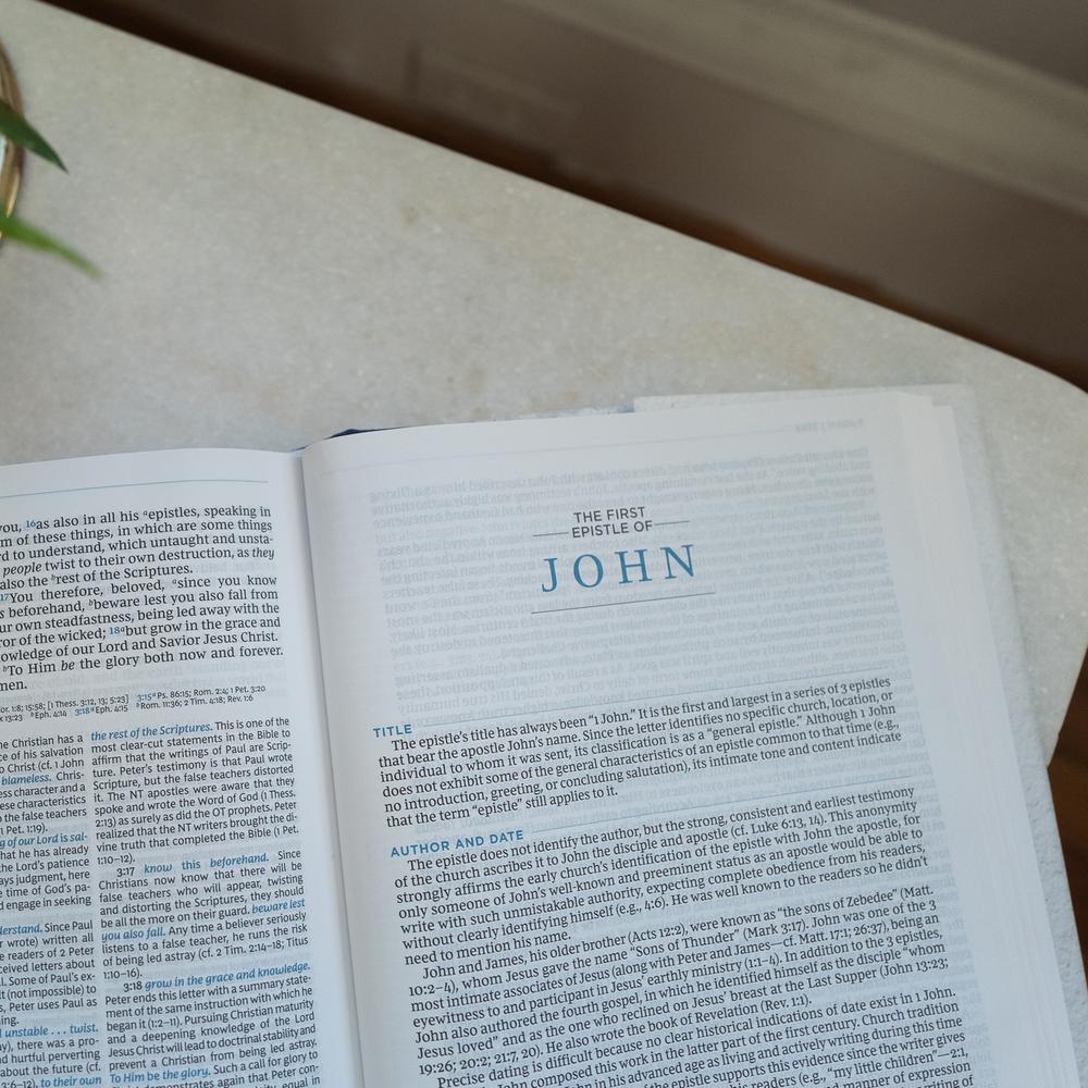 NKJV, MacArthur Study Bible, 2nd Edition, Comfort Print: Unleashing God's Truth One Verse at a Time (Holy Bible, New King James Version)