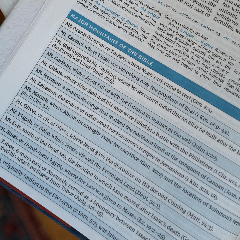 NKJV, MacArthur Study Bible, 2nd Edition, Comfort Print: Unleashing God's Truth One Verse at a Time (Holy Bible, New King James Version)