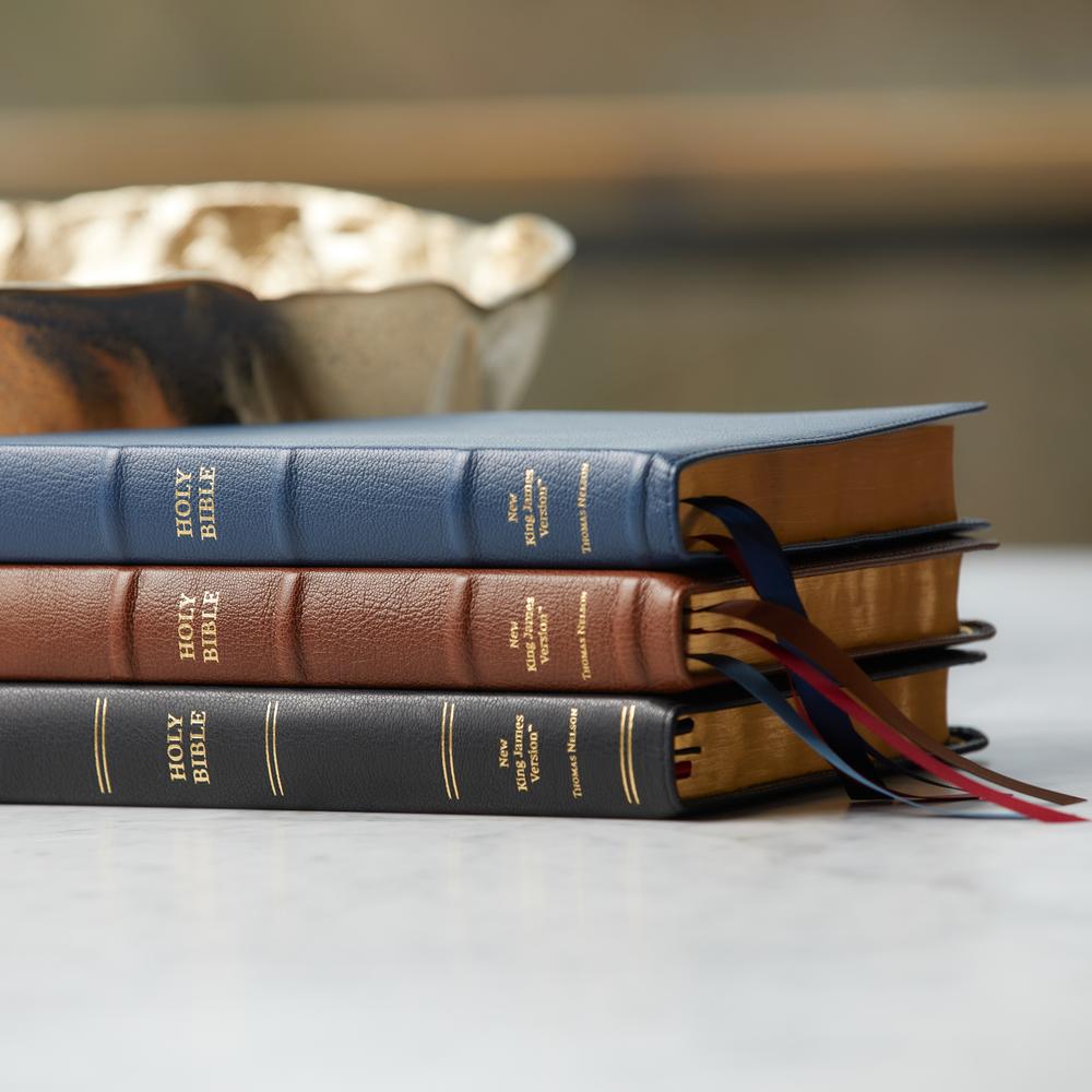 NKJV, Thinline Reference Bible, Large Print, Premier Collection, Comfort Print: Holy Bible, New King James Version