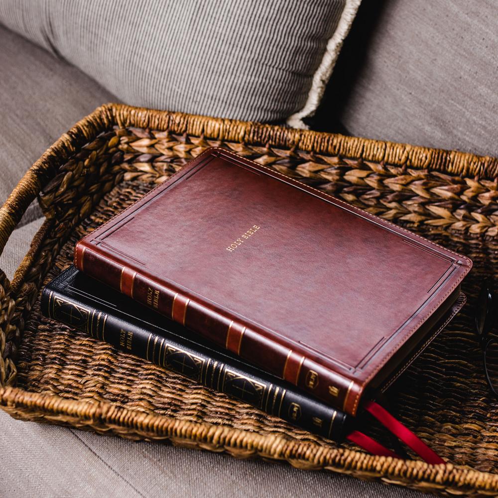 NKJV, Thinline Bible, Giant Print, Red Letter Edition, Comfort Print