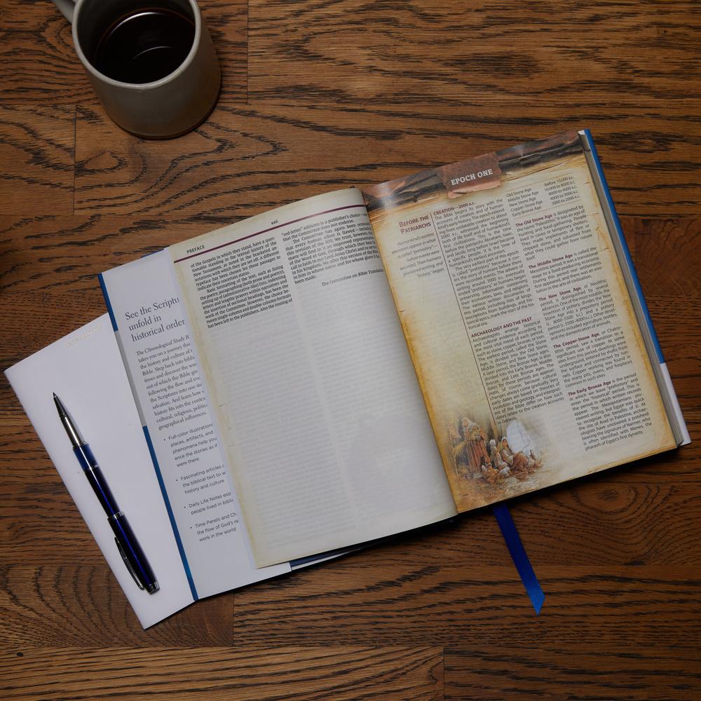 NIV, Chronological Study Bible, Comfort Print: Holy Bible, New International Version