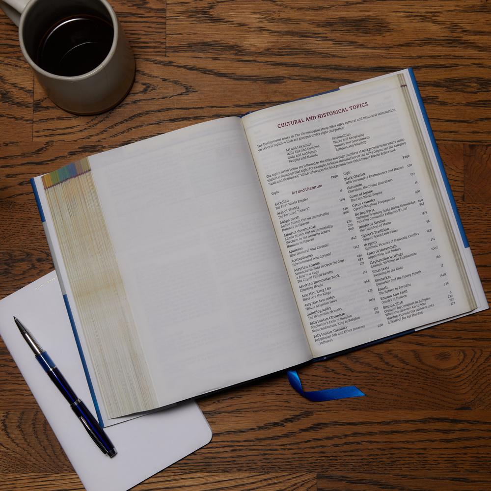 NIV, Chronological Study Bible, Comfort Print: Holy Bible, New International Version