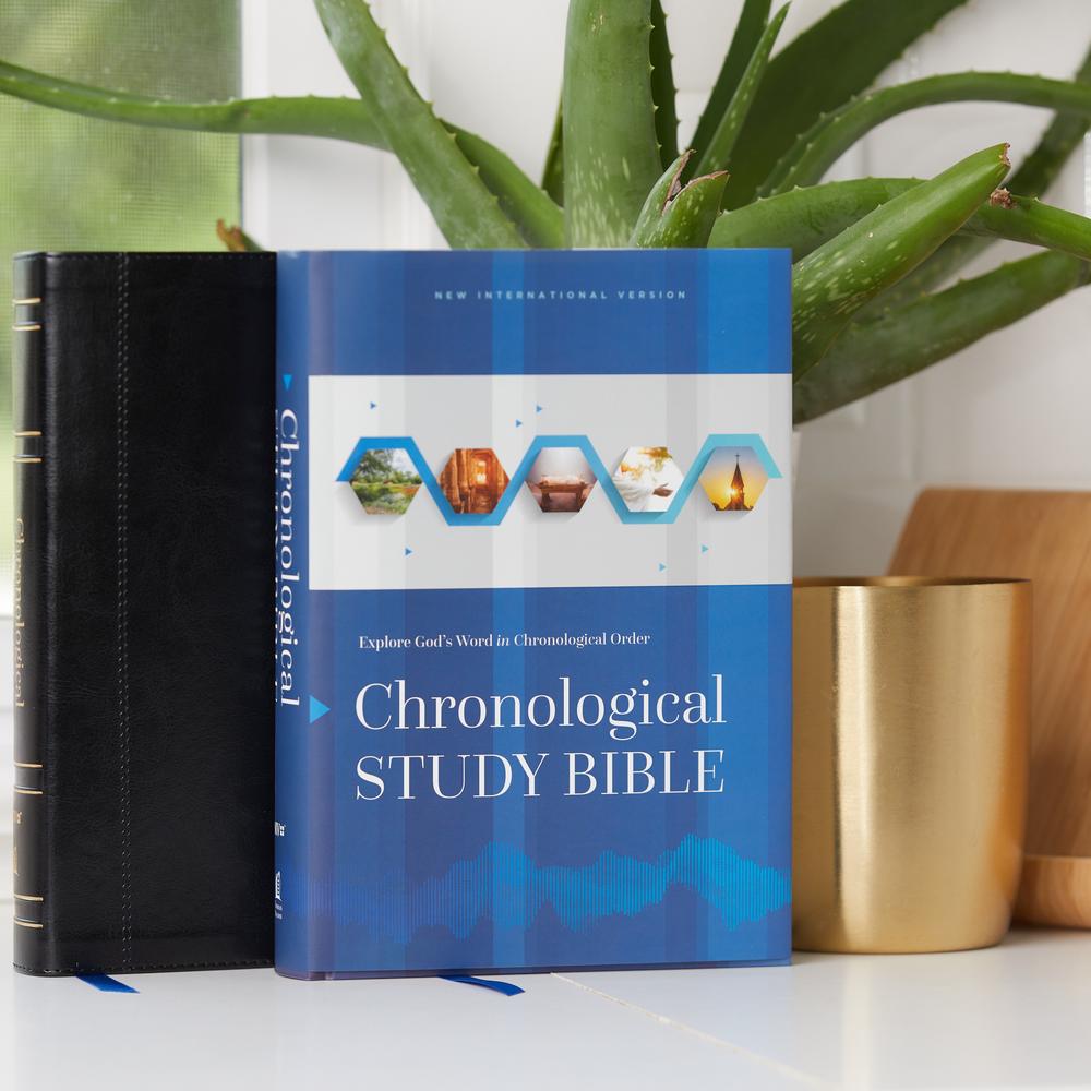 NIV, Chronological Study Bible, Comfort Print: Holy Bible, New International Version