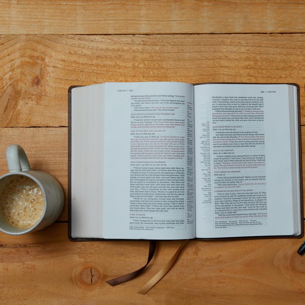 NKJV, Single-Column Wide-Margin Reference Bible, Red Letter Edition, Comfort Print-Column Wide: Holy Bible, New King James Version