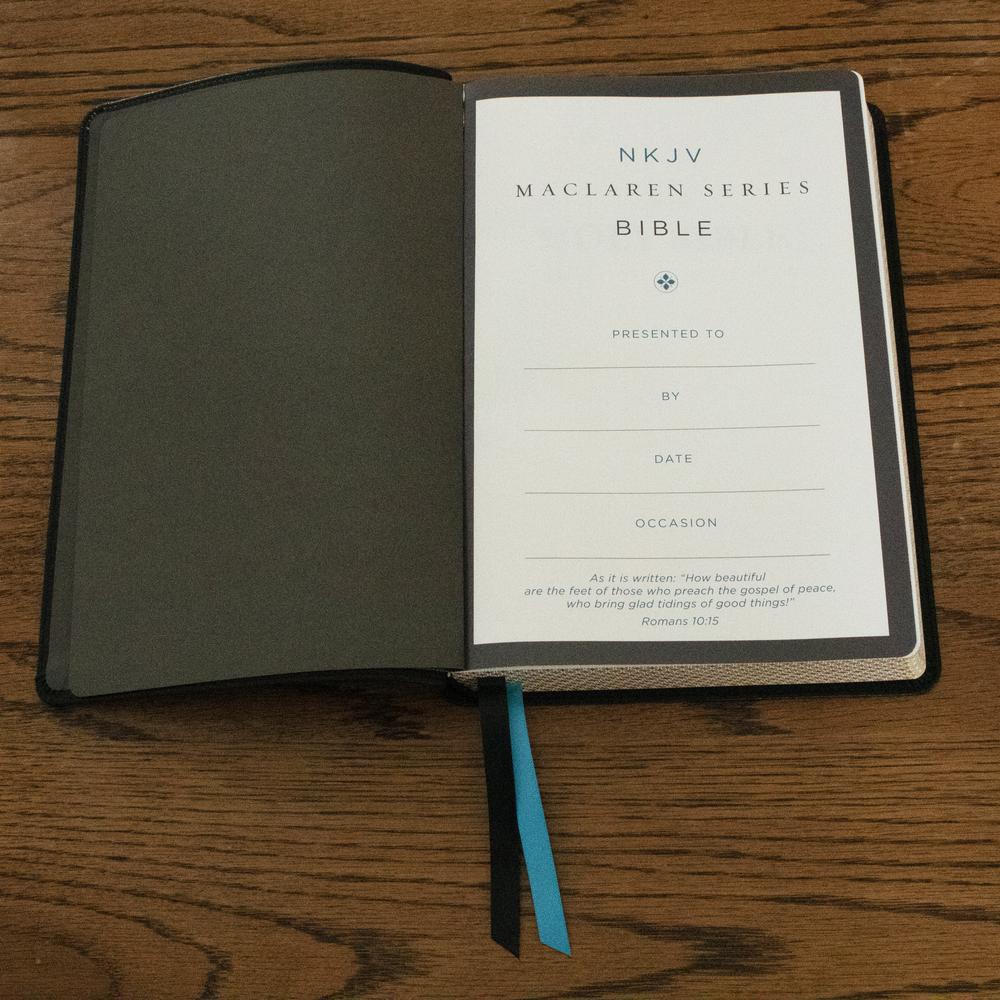 NKJV, Large Print Thinline Reference Bible, Blue Letter, Maclaren Series, Comfort Print: Holy Bible, New King James Version