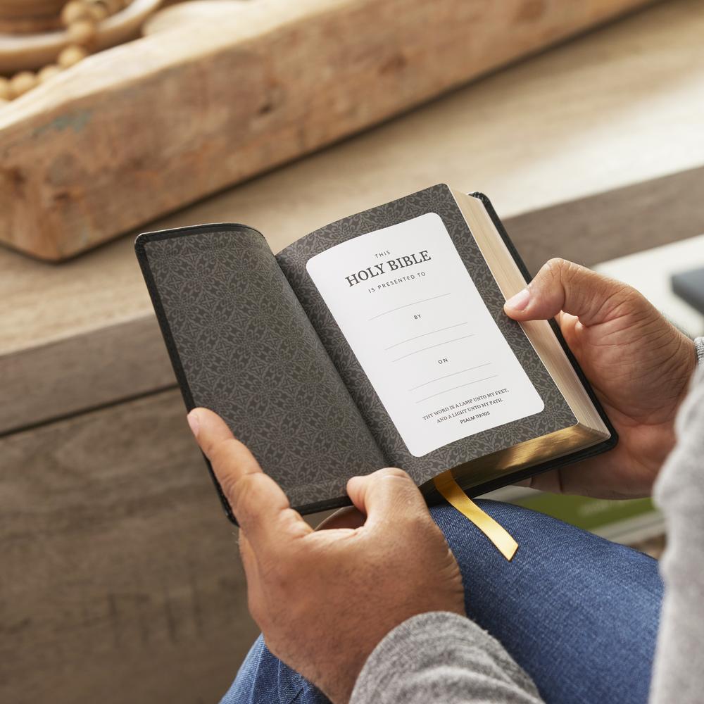 KJV Holy Bible, Compact Reference Bible, 43,000 Cross-References, Red Letter, Comfort Print