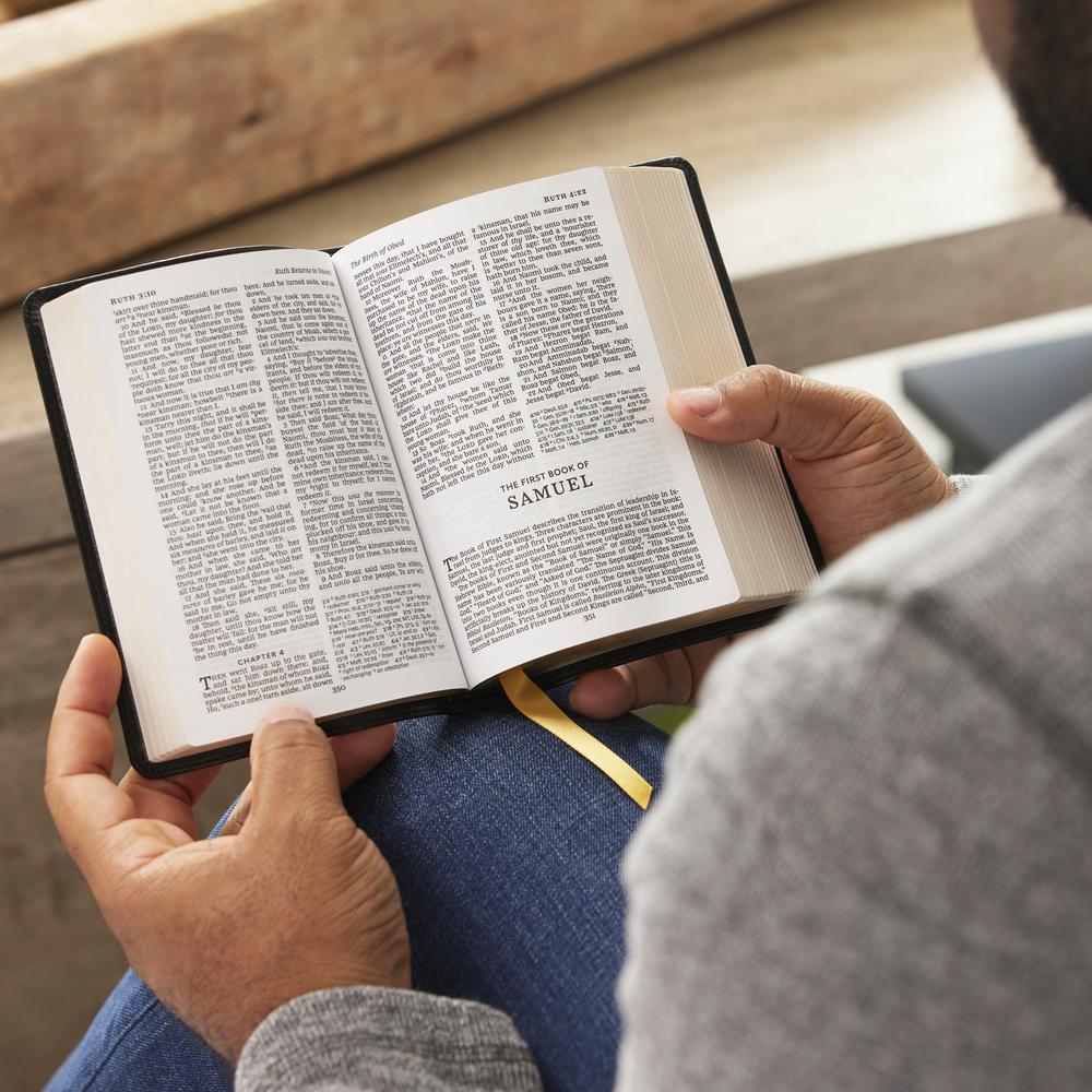 KJV Holy Bible, Compact Reference Bible, 43,000 Cross-References, Red Letter, Comfort Print